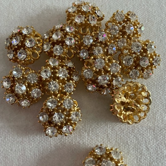 Buttons VINTAGE - Picture 1 of 3